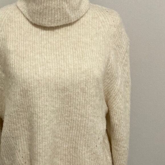 Topshop Turtleneck Sweater Oatmeal size M Soft Knit Ribbed - Picture 4 of 7